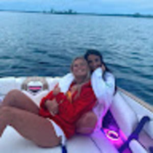 Meet your Posher, Alexis